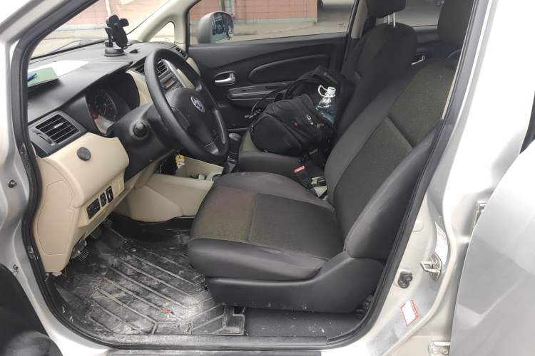 Used Venucia R50 2013 1.6L Manual Fashion Edition Left Front Seat