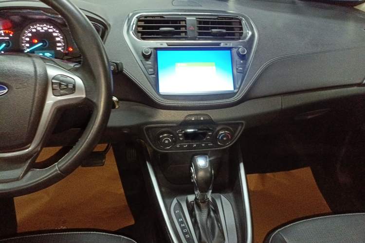 Used Ford Escort 2017 Happiness Edition 1.5L Automatic Fashion Version Audio And AC Panel