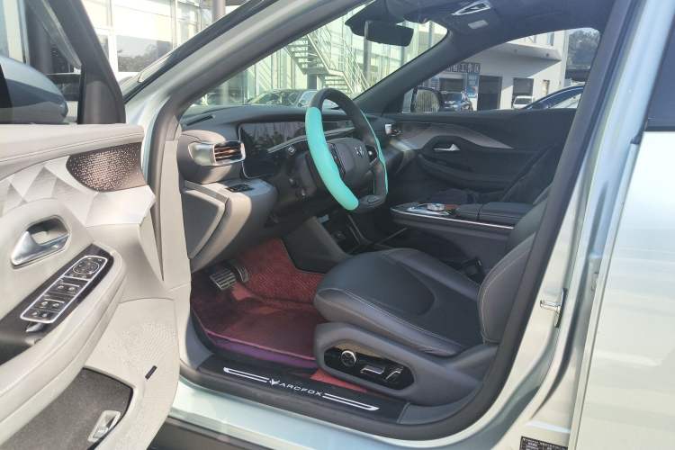 Used ARCFOX Alpha S 2022 525S 160kW Left Front Seat