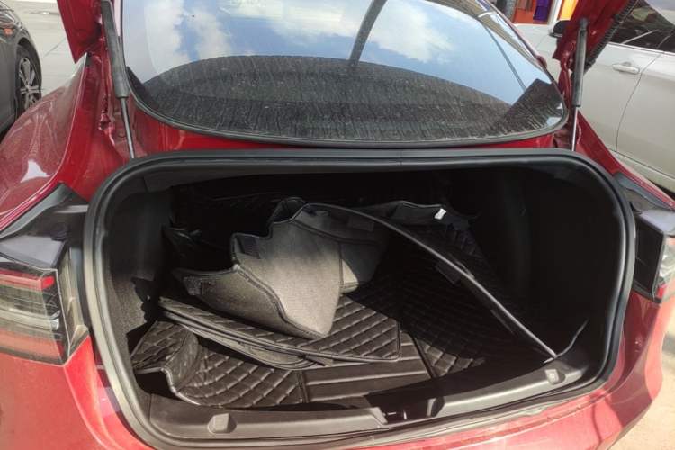 Used Tesla Model 3 2019 Long-Range Rear-Wheel-Drive Version
