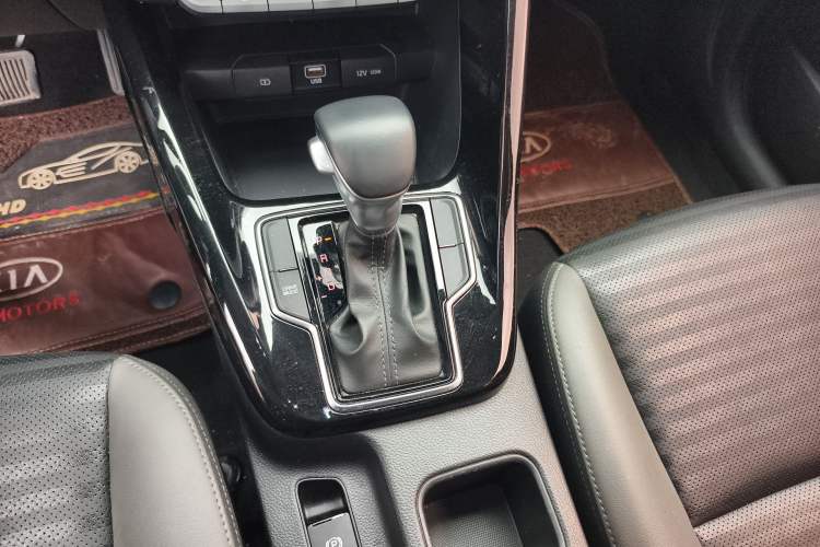 Used Kia Sportage R 2019 2.0L Automatic Smart Luxury Edition Gear Lever