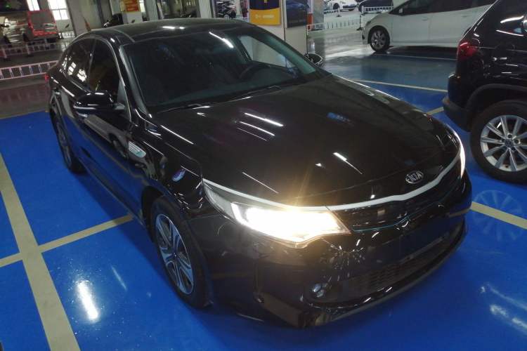 Used Kia K5 New Energy 2018 2.0L ZhiZun Edition Front Right 45 Deg
