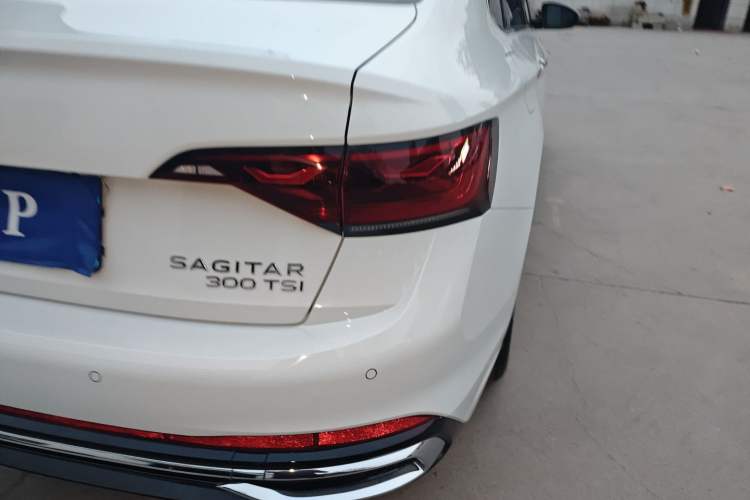 Used Volkswagen Sagitar 2024 300TSI DSG Excellence Edition Right Rear Taillight