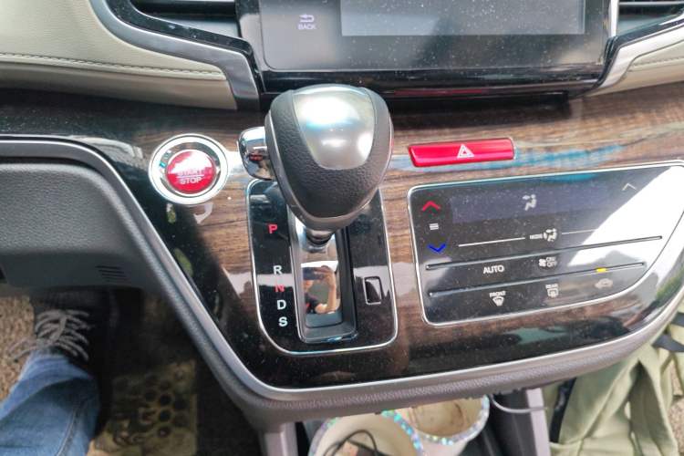 Used Honda Odyssey 2015 Revised 2.4L Luxury Edition
