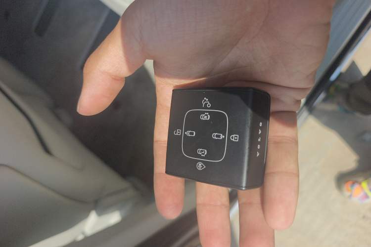 Used Volvo EM90 2025 Ultra Six-Seater