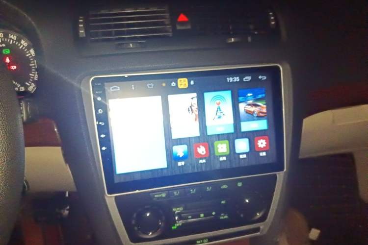 Used Skoda Octavia 2013 1.6L Automatic Yijun Edition Audio And AC Panel