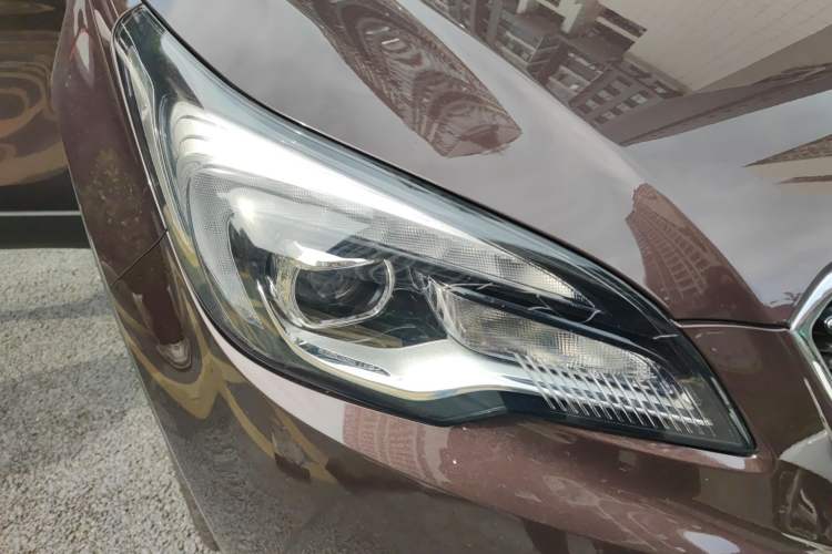 Used Buick Envision 2018 28T Four-Wheel Drive Elite Version Right Front Headlight