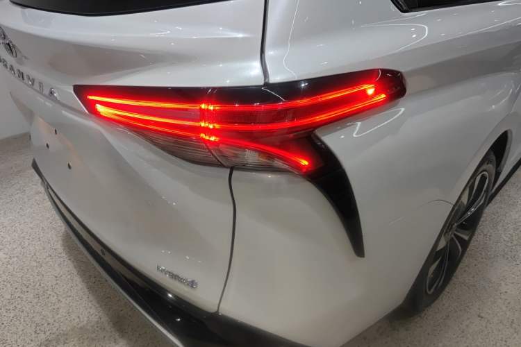 Used Toyota Granvia 2022 2.5L Hybrid Flagship Edition Right Rear Taillight