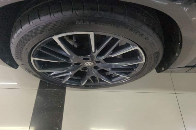 Used CHANGAN UNI-T 2023 2nd Generation 1.5T Flagship Version Left Front Wheel Hub