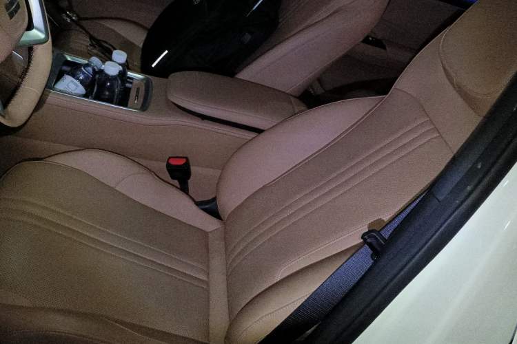 Used Geely Galaxy L7 2025 EM-i 115km Exploration+ Edition Left Front Seat