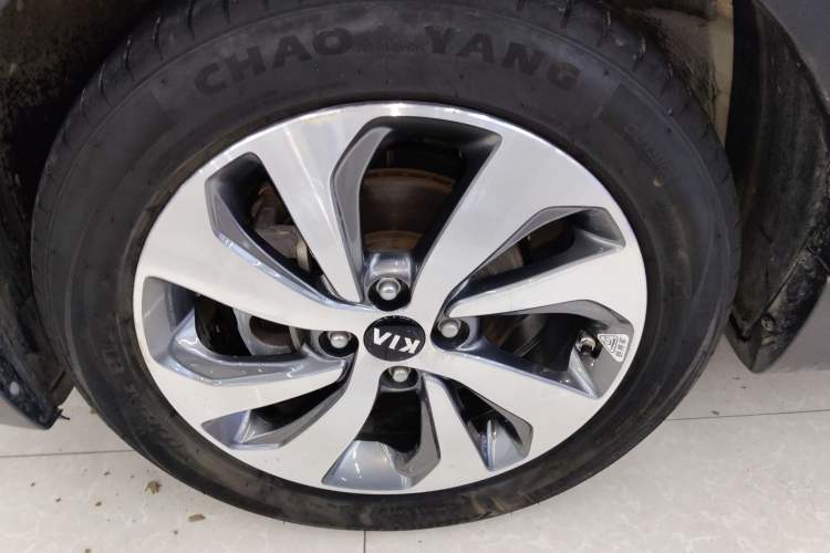 Used Kia KX Cross 2017 1.4L AT GLS Left Front Wheel Hub