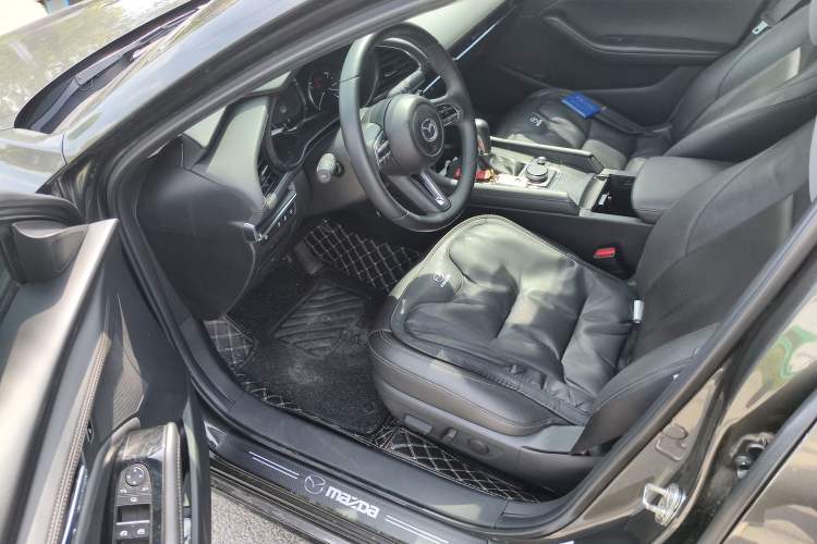 Used Mazda 3 Axela 2023 2.0L Automatic ZhiZhen Edition Driver Seat