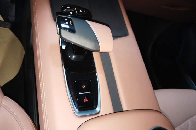 Used CHANGAN UNI-Z New Energy 2024 Blue Whale Smart Electric iDD 125km Excellence Model Gear Lever