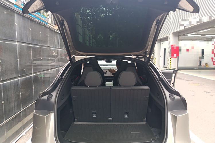 Used Tesla Model Y L 2025 Model Long-Range All-Wheel-Drive Version