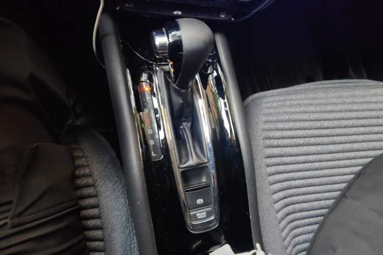 Used Honda Vezel 2015 1.5L CVT two-wheel drive Comfort trim Gear Lever