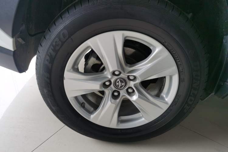 Used Toyota RAV4 2021 2.0L CVT Two-Wheel Drive Urban Edition Right Rear Wheel Hub