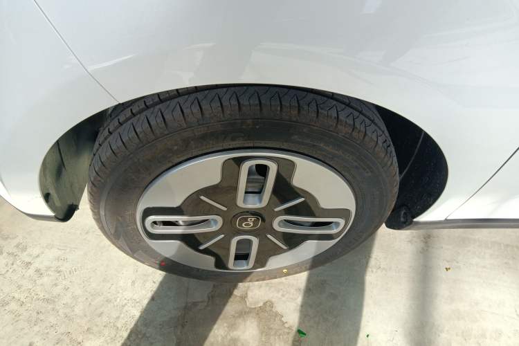 Used Chery QQ Domi 2025 Model 305km Comfort Edition Left Front Wheel Hub