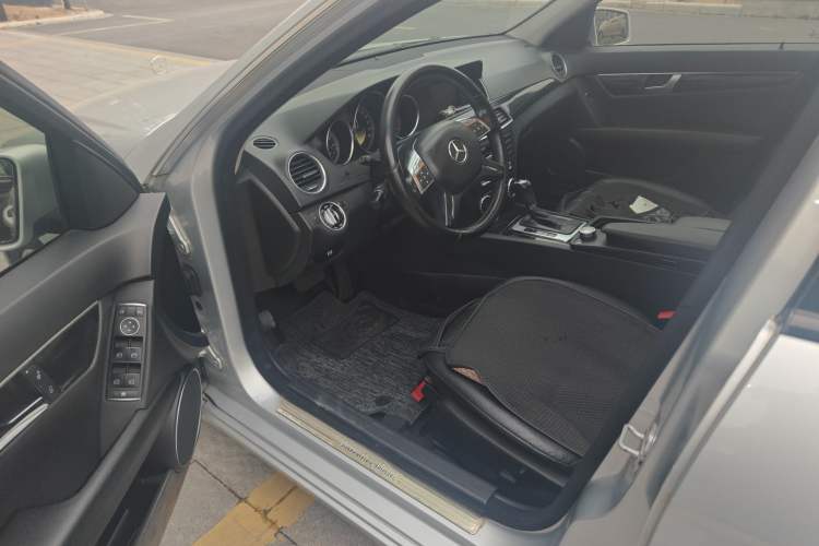 Used Mercedes-Benz C-Class 2011 C 180K Classic model