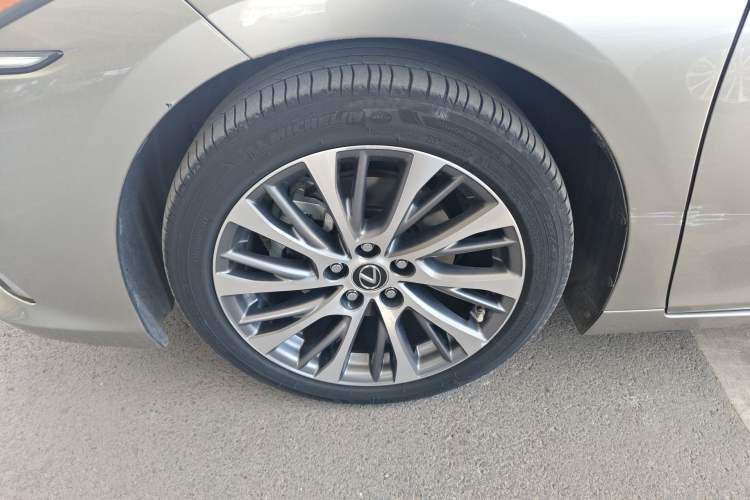 Used Lexus ES 2020 300h Premium Edition