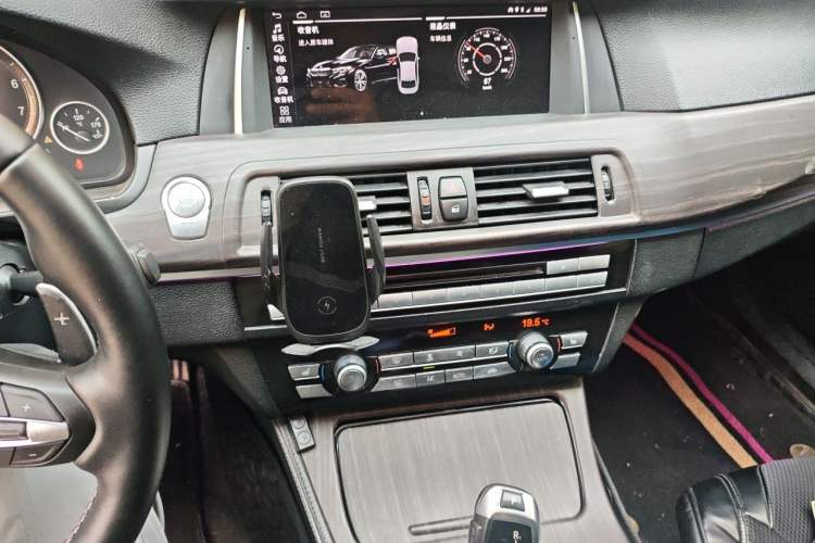 Used BMW 5 Series 2013 525Li Leading Model
