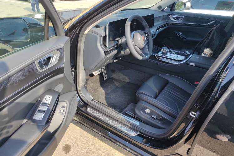 Used Hongqi H9 2025 2.0T Two-Wheel Drive Flagship Luxury Business Edition 5 Seats