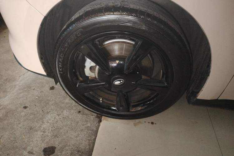 Used ORA Good Cat 2024 401 km Luxury Version Left Front Wheel Hub