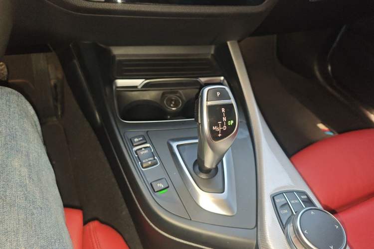 Used BMW 2 Series 2019 225i Luxury Model with M Sport Package Gear Lever