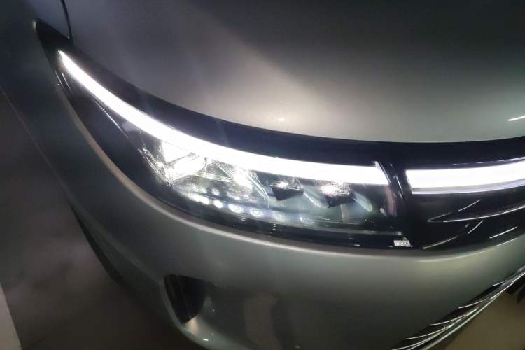 Used Hima AITO M7 2024 1.5T Rear-Drive Plus Version 5 Seats Right Front Headlight