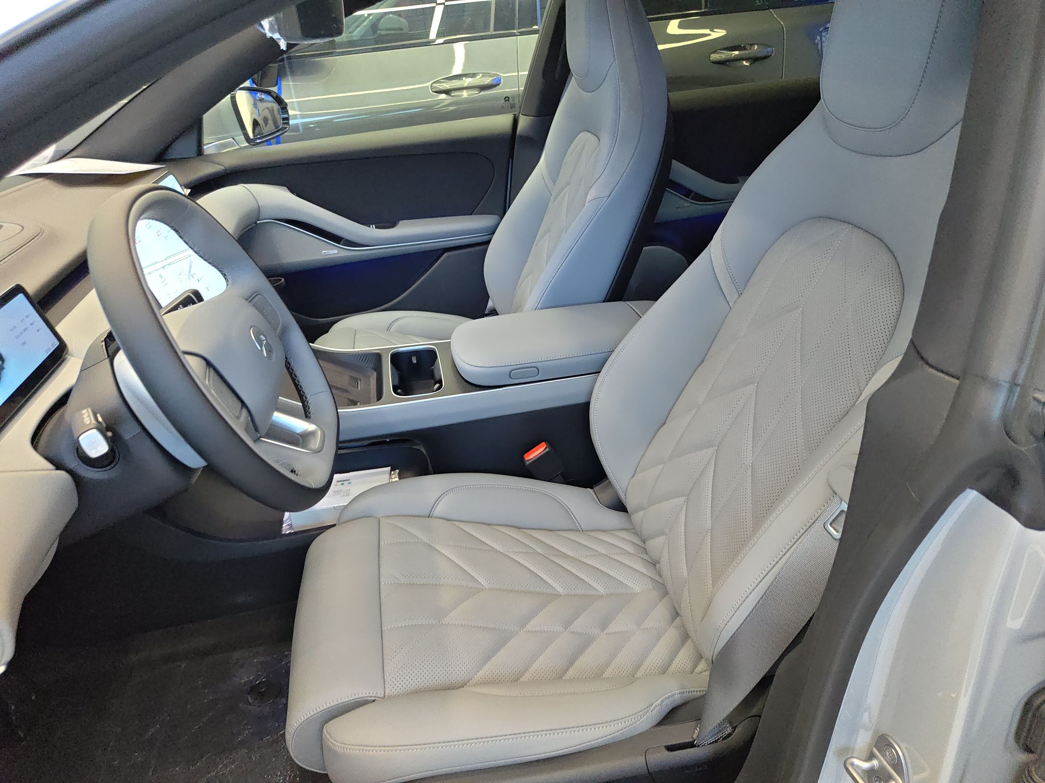 Переднее сиденье в автомобиле