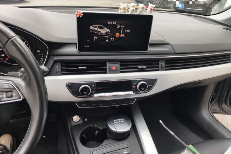 Used Audi A4L 2018 30th Anniversary Edition 40 TFSI Fashion Model Audio And AC Panel