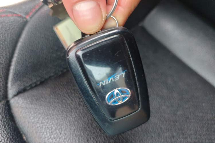 Used Toyota Levin 2019 Dual-Engine 1.8H E-CVT Luxury Edition China V Standard Vehicle Key