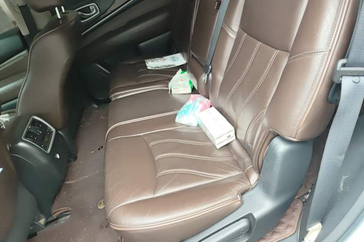 Used Infiniti JX 2013 JX35 Two-Wheel-Drive Excellence Edition Left Rear Seat