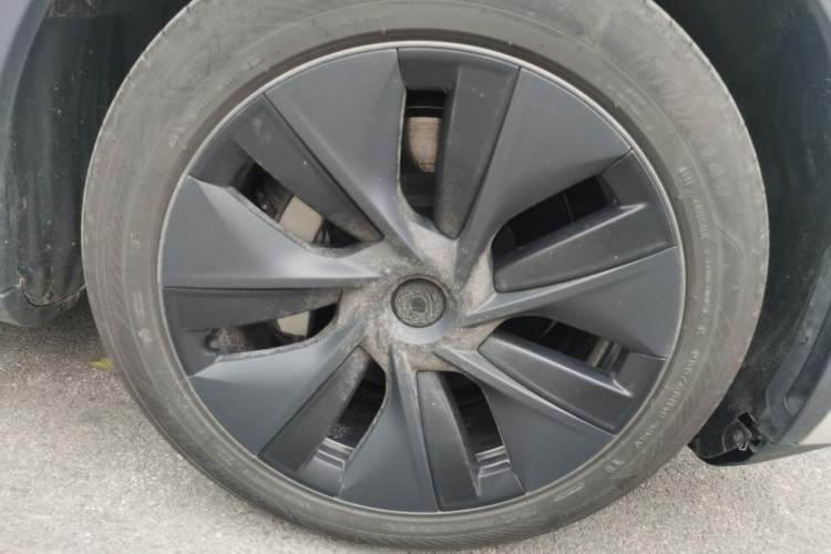 Used Tesla Model Y 2024 Rear-Wheel-Drive Version Right Front Wheel Hub