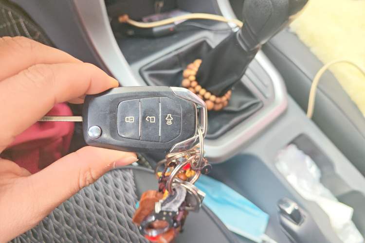 Used SAIC MAXUS T60 2017 2.4L Gasoline Manual Transmission Two-Wheel Drive High Ground Clearance Comfort Edition Standard Cabin
