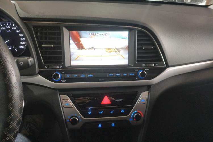 Used Hyundai Elantra (6th Generation / Lingdong) 2016 1.6L Automatic ZhiXuan – Elite Version Audio And AC Panel