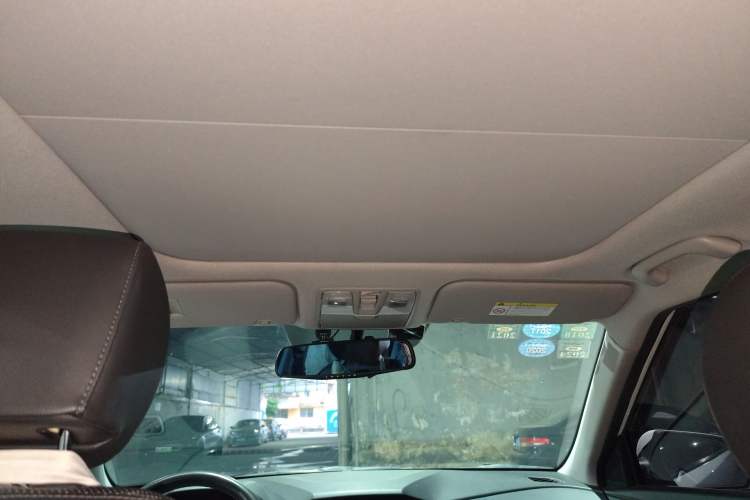 Used Hyundai ix25 2015 1.6L Automatic Two-Wheel-Drive Deluxe DLX Model