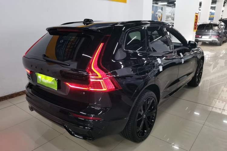 Used Volvo XC60 New Energy 2025 Plug-in Hybrid Long-Range All-Wheel Drive Zhiyuan Extreme Night Black Edition
