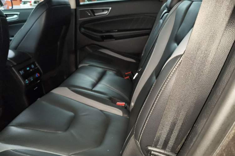 Used Ford Edge 2016 EcoBoost 330 V6 Four-Wheel Drive Sporty 7-Seater
