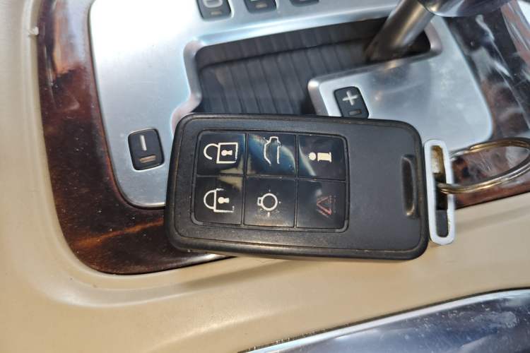 Used Volvo S80L 2010 2.5T Zhiya Edition
