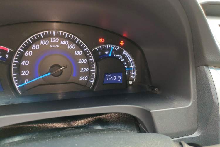 Used Toyota Camry 2015 2.0G Premier Edition Odometer Close Up