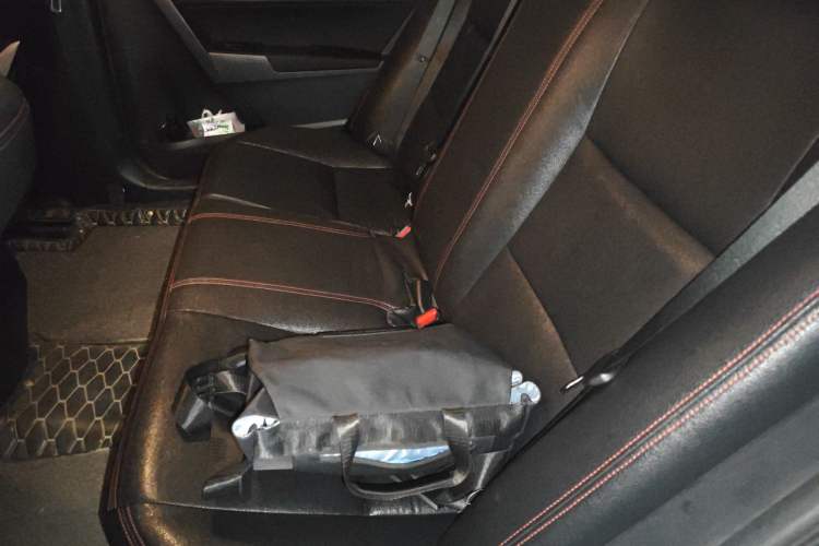 Used Toyota Levin 2016 Dual-Engine 1.8H GS E-CVT Elite Model with Sunroof Left Rear Seat