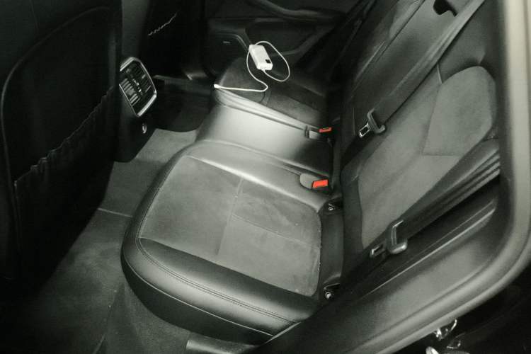 Used Porsche Macan 2018 Macan 2.0T Left Rear Seat