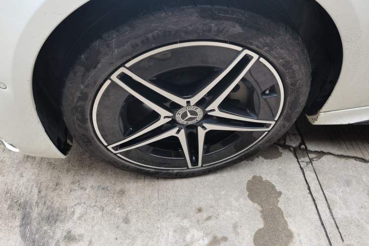 Used Mercedes-Benz C-Class 2023 Second Facelift C 260 L Starry Night Sports Edition
