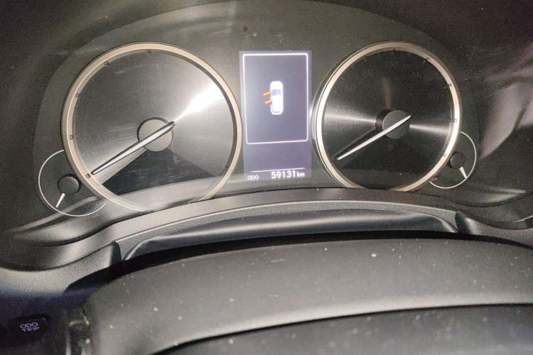 Used Lexus NX 2018 300h Front-Wheel-Drive FENGSHANG Version China V Emission Standard
