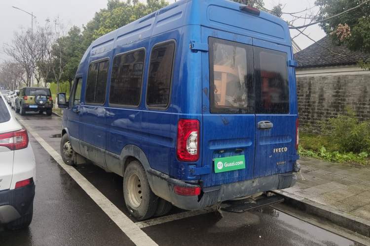 Used Iveco Power Daily 2017 2.5T Deluxe A37 High-Roof 6-7 Seater Bus 47Z5
