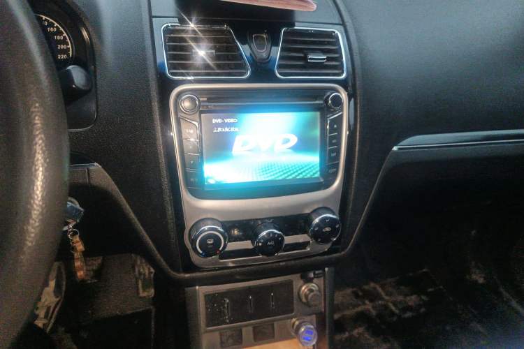 Used Geely Auto Classic Emgrand 2013 Hatchback 1.5L Manual Entry-Level Model