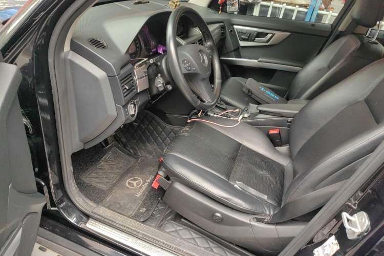 Used Mercedes-Benz GLK-Class 2011 GLK 300 4MATIC Luxury Model Driver Seat