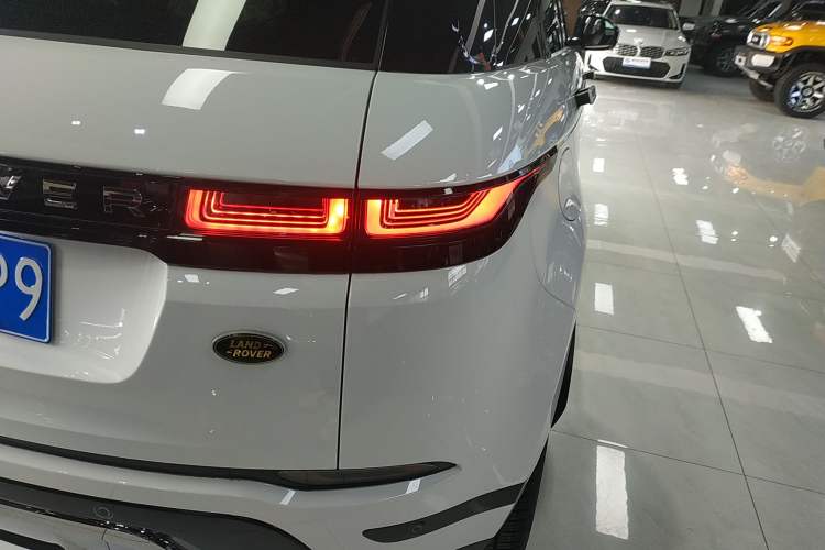 Used Land Rover Range Evoque 2021 Range Rover Velar 249 PS R-Dynamic HSE Luxury Edition
