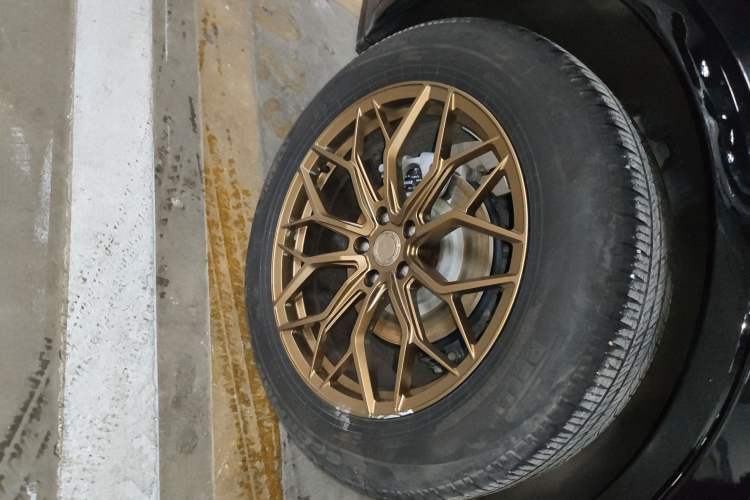 Used Ford Edge 2025 Ford Explorer L 2.0T EcoBoost Four-Wheel Drive 7-Seater Supreme Model Right Rear Wheel Hub