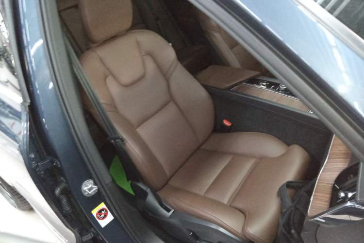 Used Volvo XC60 2024 B5 4x4 Smart Luxury Edition